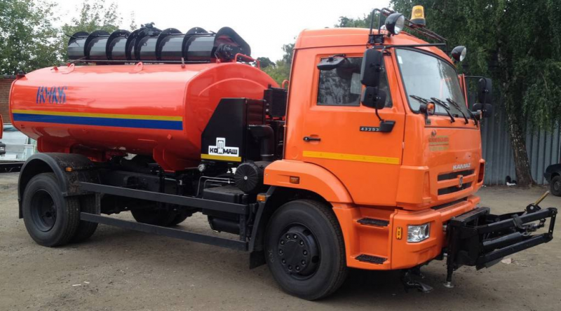 КО-806-01 КДМ (комбинированная дорожная машина)